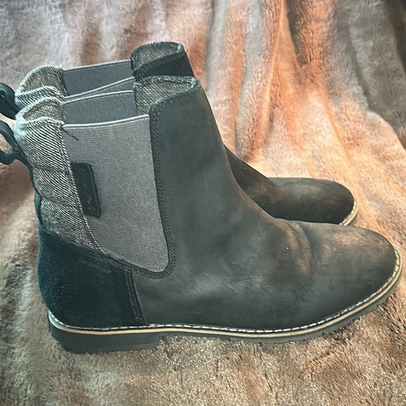 COLUMBIA Black Suede Waterproof Slip On Ankle Boot Sz 9 - Picture 3 of 14